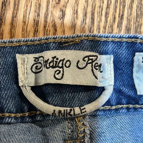 Embroidered Distressed Blue Jeans in box 18 - Picture 4 of 7